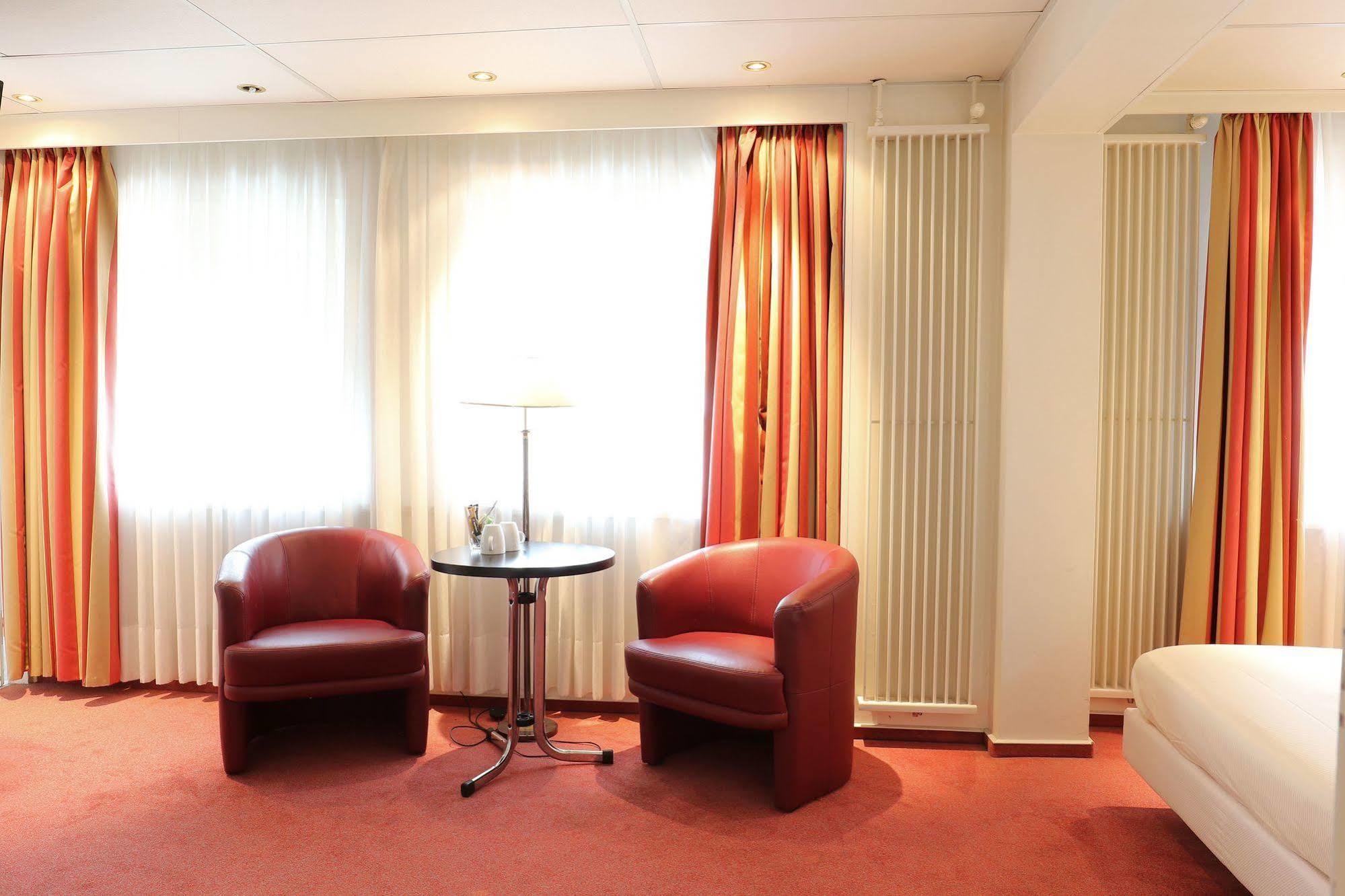 Js Hotel Epen Extérieur photo